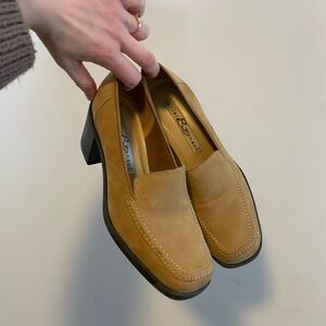 Vintage hillard and hanson tan suede block-heeled loafers